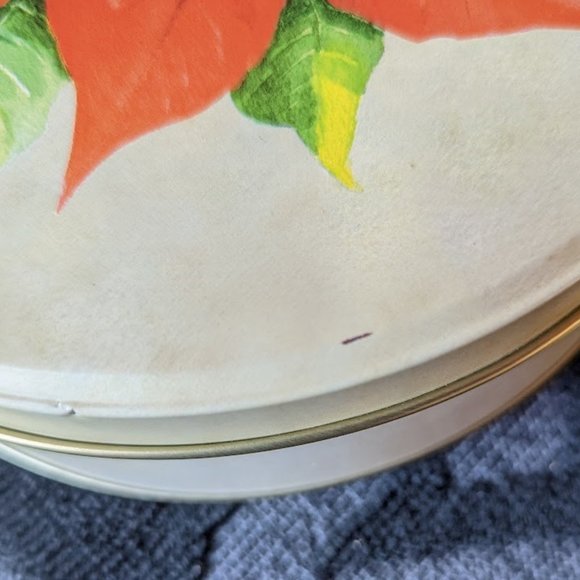 Lot of 2 Vintage Christmas Tins – Large Tin 1970s Small Tin 1990s - Picture 8 of 10